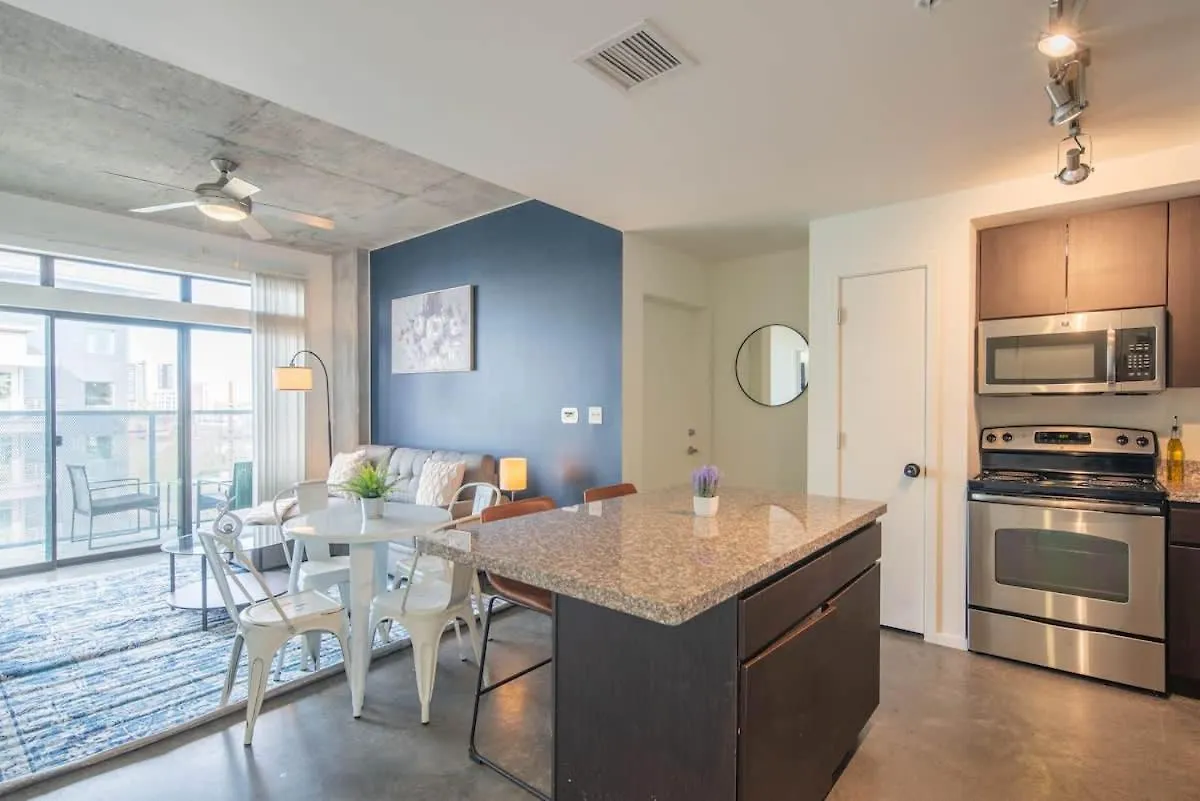 Apartment Plush 2Bd - Cdt - Gym, Pool, Parking - Sleep 8 Phoenix