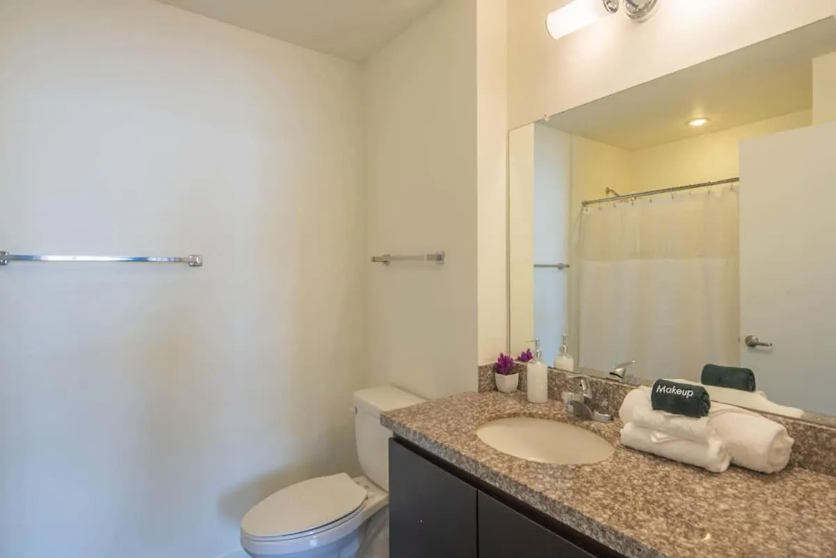 Plush 2Bd - Cdt - Gym, Pool, Parking - Sleep 8 Phoenix 0*,