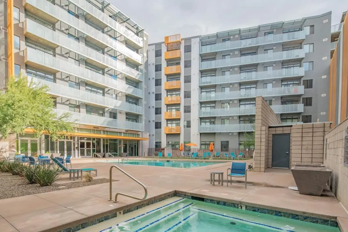 Plush 2Bd - Cdt - Gym, Pool, Parking - Sleep 8 Phoenix United States