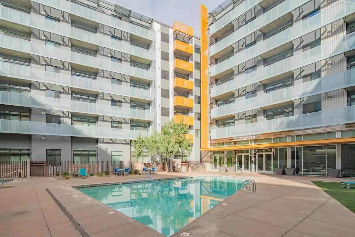 Apartment Plush 2Bd - Cdt - Gym, Pool, Parking - Sleep 8 Phoenix